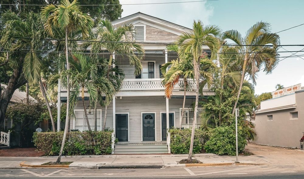 Casa com palmeiras na frente em Key West, na Flórida